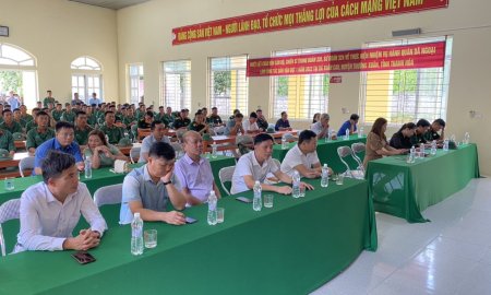  Trung đoàn 335 (Sư đoàn 324) hành quân dã ngoại làm công tác dân vận trên địa bàn xã Xuân Cao, huyện Thường Xuân, tỉnh Thanh Hóa.